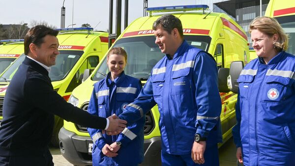 Губернатор Московской области Андрей Воробьев передал ключи от новых автомобилей областной станции скорой медицинской помощи