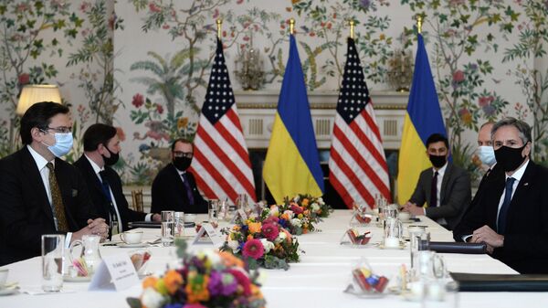 Министр иностранных дел Украины Дмитрий Кулеба во время встречи с госсекретарем США Энтони Блинкеном в Брюсселе