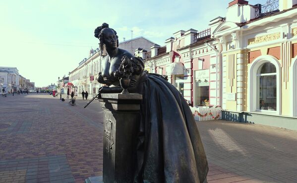 Памятник тамбовской казначейше на улице Коммунальной