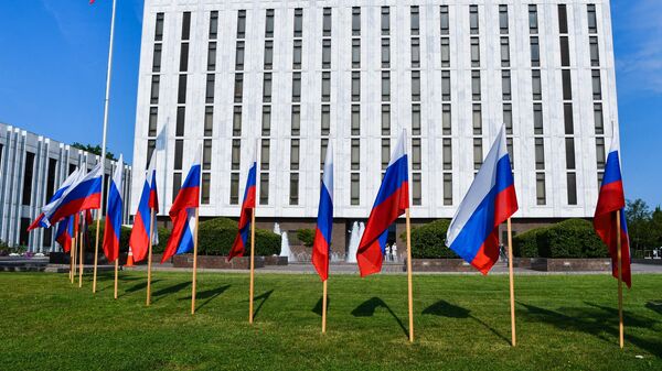 США не заинтересованы в полном разрыве отношений с Россией, заявил посол