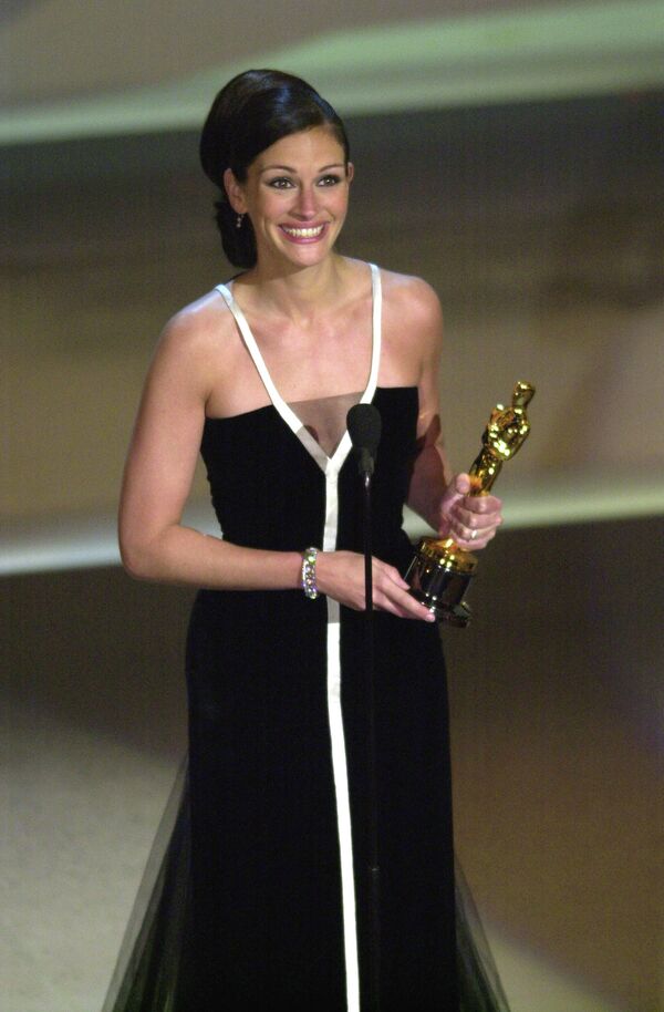 Джулия Робертс на вручении премии Оскар в 2001 году