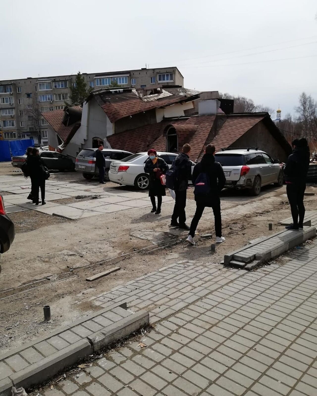 В Приморском крае рухнуло фанерное здание при входе в парк - РИА Новости,  16.04.2021