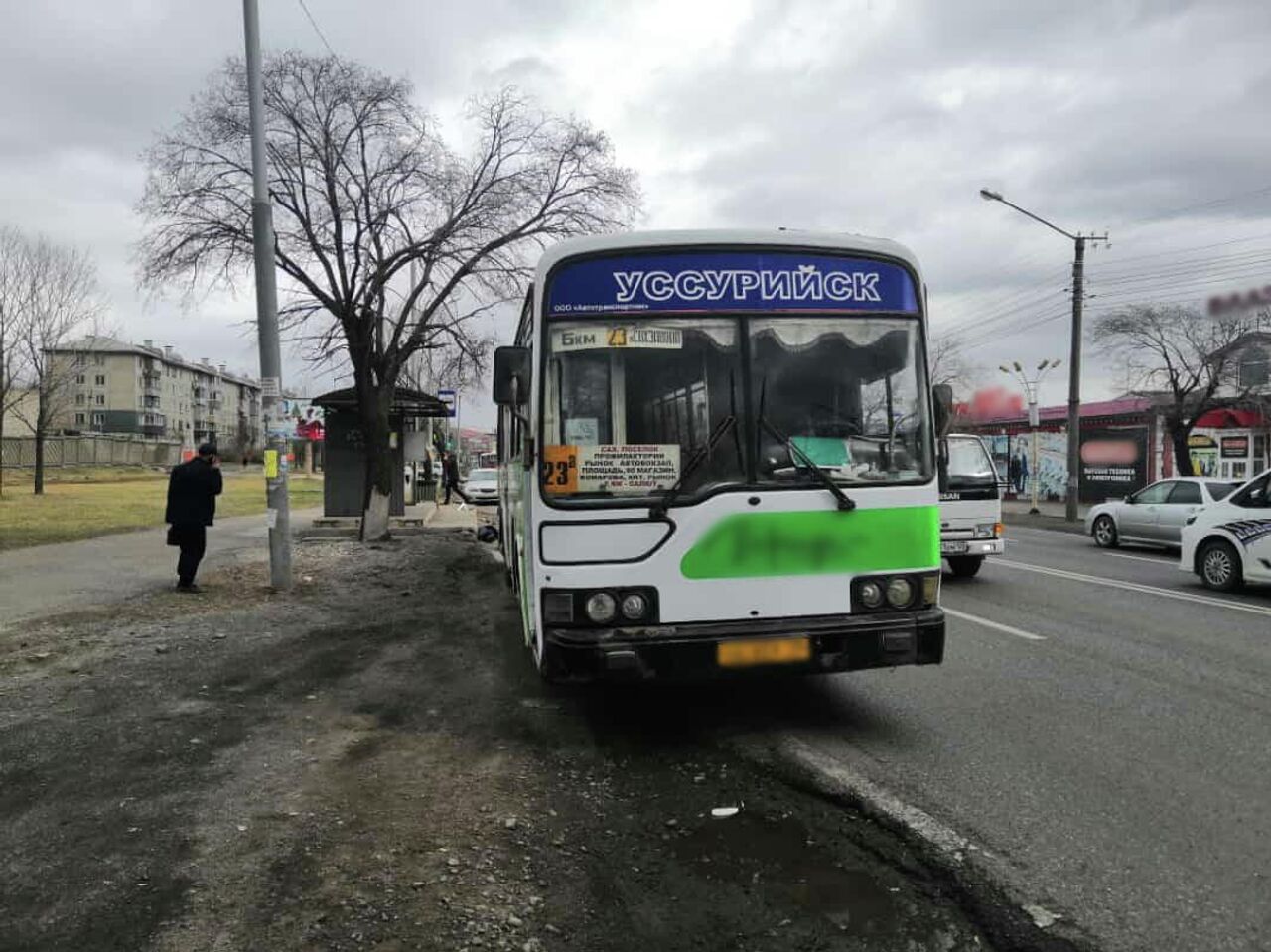 В Уссурийске автобус насмерть сбил женщину на остановке - РИА Новости,  16.04.2021