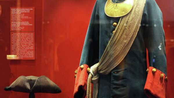  Мундир Петра I по форме офицера лейб-гвардии Преображенского полка на выставке Генеральная баталия, посвященной 300-летию Полтавской битвы