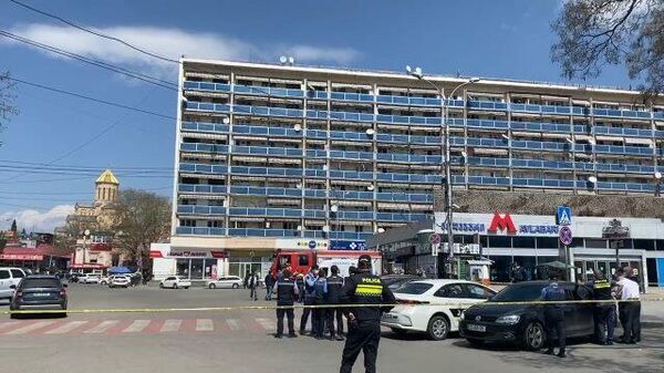 Кадры с места захвата банка в Тбилиси