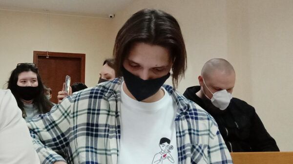 Рэп-исполнитель Тима Белорусских в зале суда Московского района города Минска