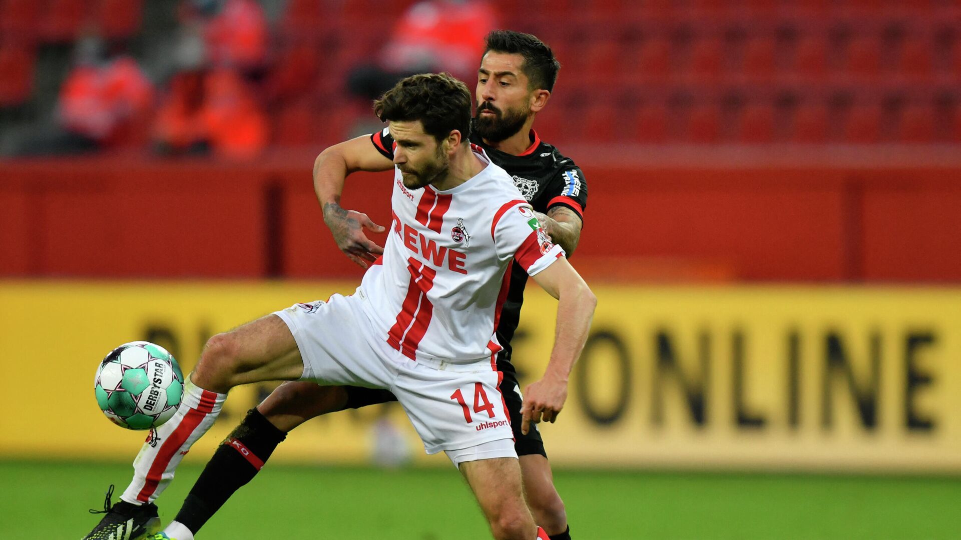 Leverkusen's German midfielder Kerem Demirbay (Back) and Cologne's German defender Jonas Hector vie for the ball during the German first division Bundesliga football match between Bayer 04 Leverkusen and 1 FC Cologne, in Leverkusen, western Germany, on April 17, 2021. (Photo by Martin MEISSNER / POOL / AFP) / DFL REGULATIONS PROHIBIT ANY USE OF PHOTOGRAPHS AS IMAGE SEQUENCES AND/OR QUASI-VIDEO - РИА Новости, 1920, 17.04.2021