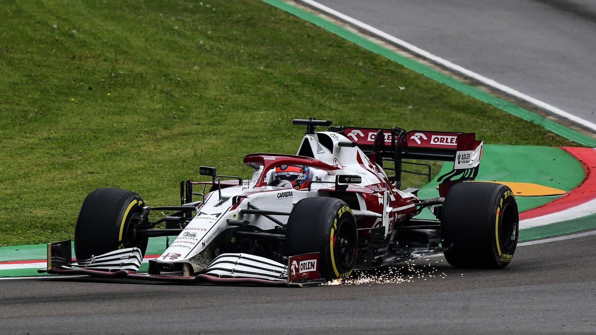 Alfa Romeo's Finnish driver Kimi Raikkonen drives during the Emilia Romagna Formula One Grand Prix at the Autodromo Internazionale Enzo e Dino Ferrari race track in Imola, Italy, on April 18, 2021. (Photo by Miguel MEDINA / AFP) - РИА Новости, 1920, 18.04.2021