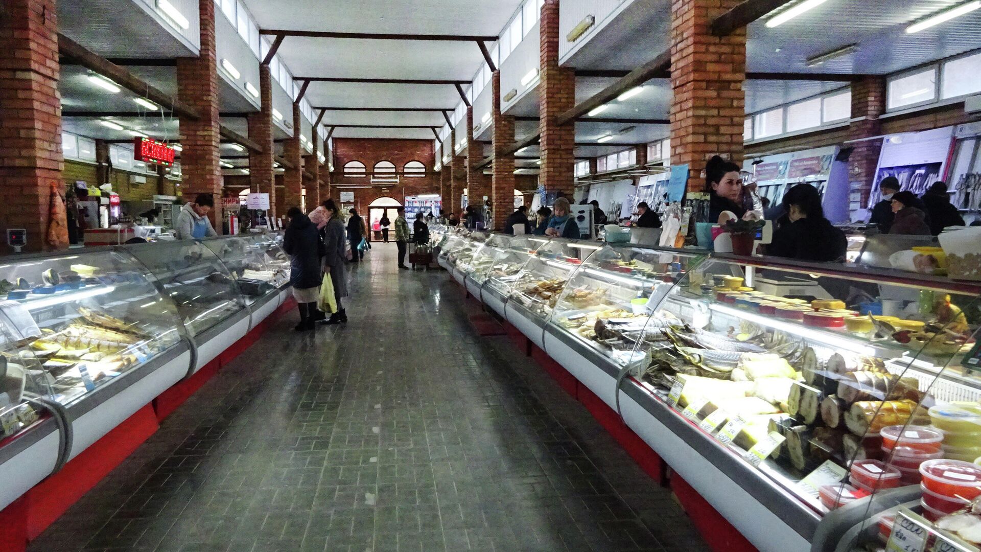 На рыбном рынке в Астрахани - РИА Новости, 1920, 21.04.2021