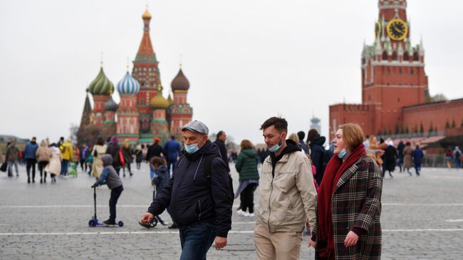 Люди на Красной площади в Москве