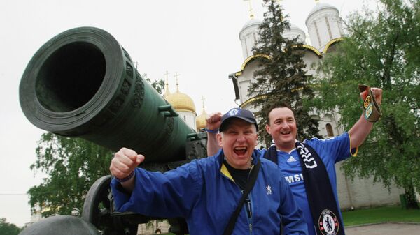 Поклонники Челси знакомятся с достопримечательностями на территории Кремля.