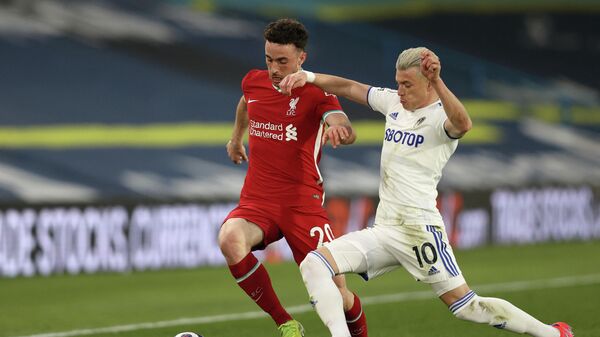 Leeds United's Macedonian midfielder Ezgjan Alioski (R) challenges Liverpool's Portuguese striker Diogo Jota (L) during the English Premier League football match between Leeds United and Liverpool at Elland Road in Leeds, northern England on April 19, 2021. (Photo by Clive Brunskill / POOL / AFP) / RESTRICTED TO EDITORIAL USE. No use with unauthorized audio, video, data, fixture lists, club/league logos or 'live' services. Online in-match use limited to 120 images. An additional 40 images may be used in extra time. No video emulation. Social media in-match use limited to 120 images. An additional 40 images may be used in extra time. No use in betting publications, games or single club/league/player publications. / 