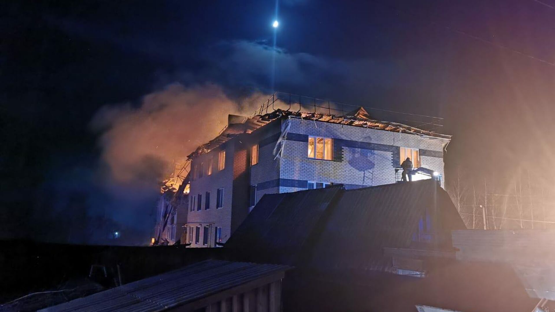 Пожар в жилом доме в Нижегородской области, где взорвался газ - РИА Новости, 1920, 20.04.2021
