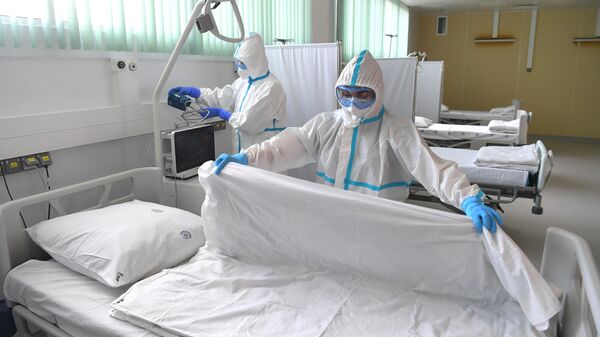 Медицинские работники в палате Московского клинического центра инфекционных болезней Вороновское
