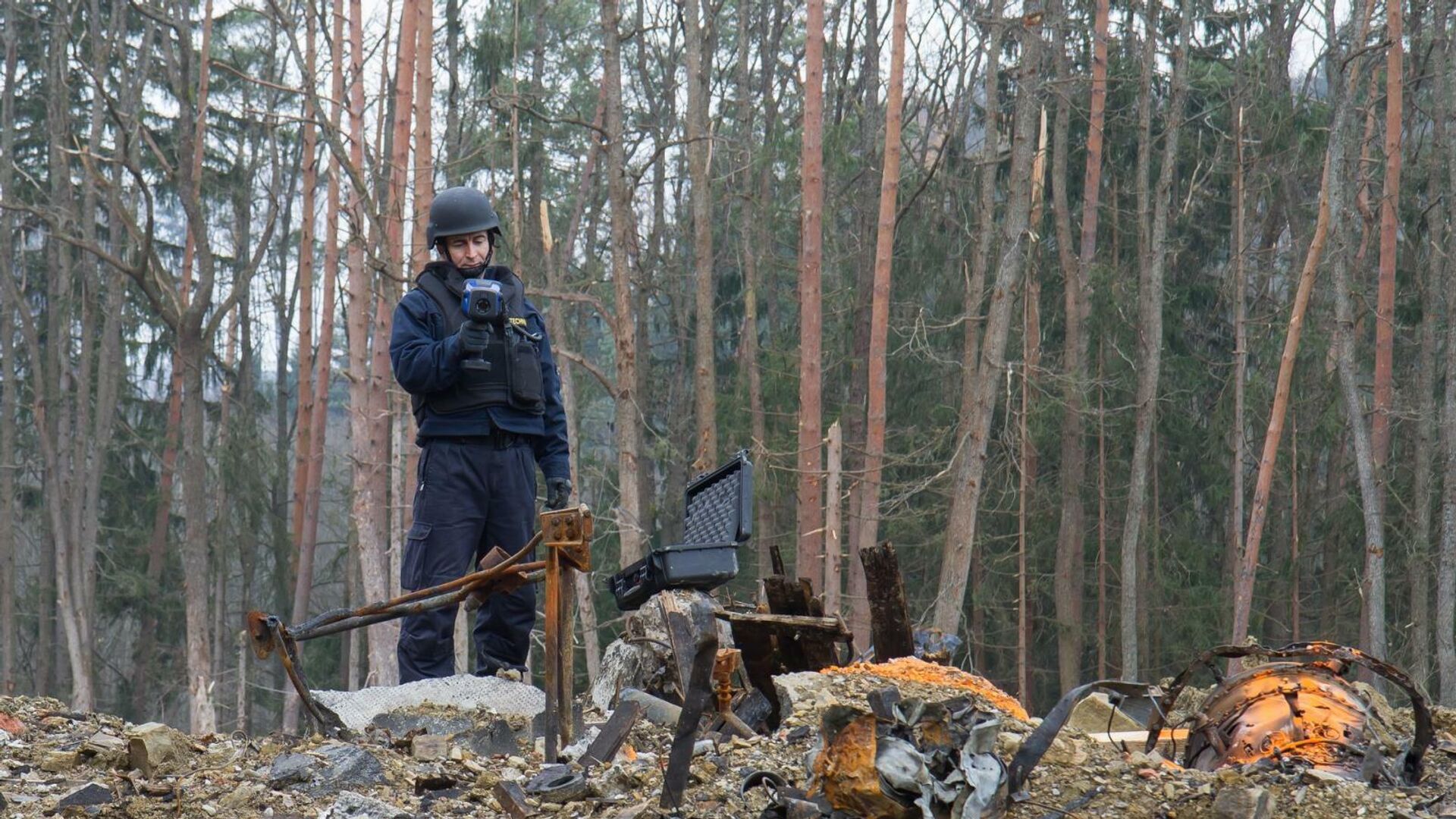 Полиция на месте взрыва в Врбетице в 2014 году - РИА Новости, 1920, 28.01.2022