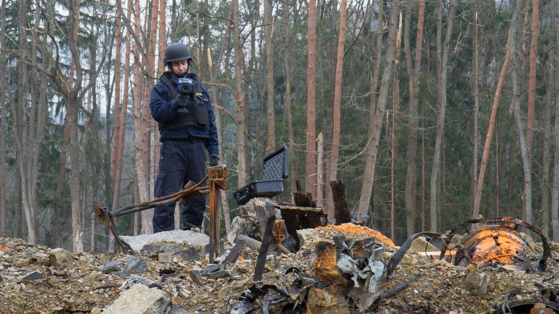 Полиция на месте взрыва в Врбетице в 2014 году - РИА Новости, 1920, 10.05.2021