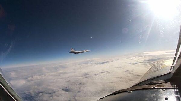 Полет Ту-160 над нейтральными водами Балтики. Кадры Минобороны РФ