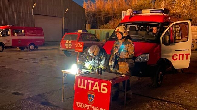 Пожарные в промзоне под Петербургом