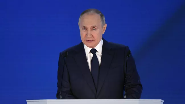 Президент РФ Владимир Путин выступает с ежегодным посланием Федеральному Собранию