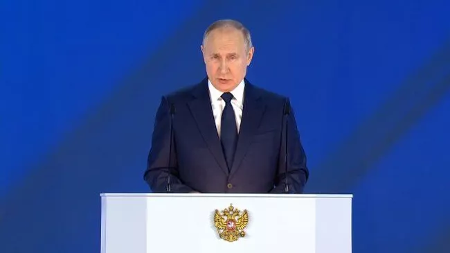Мать с ребенком не должна обивать пороги – Путин о взыскании алиментов 