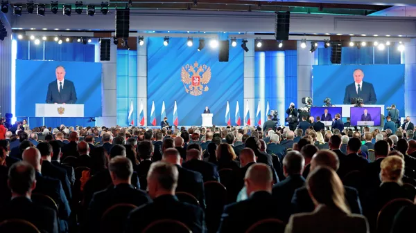 Президент РФ Владимир Путин выступает с ежегодным посланием Федеральному Собранию