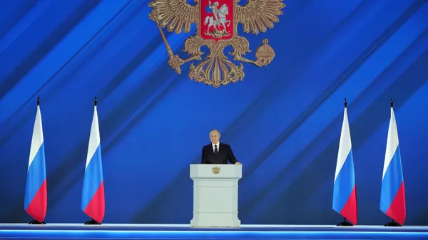 Президент РФ Владимир Путин выступает с ежегодным посланием Федеральному Собранию