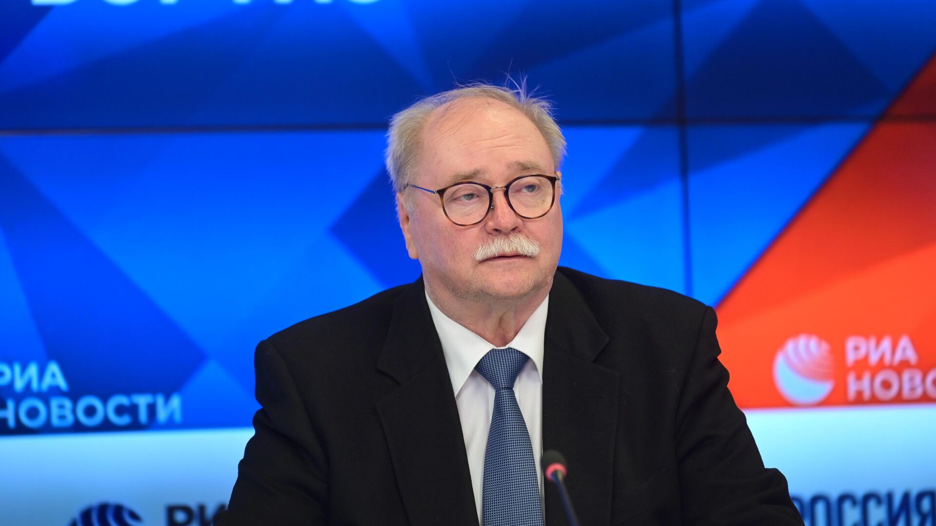 Творческая встреча с Владимиром Бортко Творческая встреча с Владимиром Бортко - РИА Новости, 1920