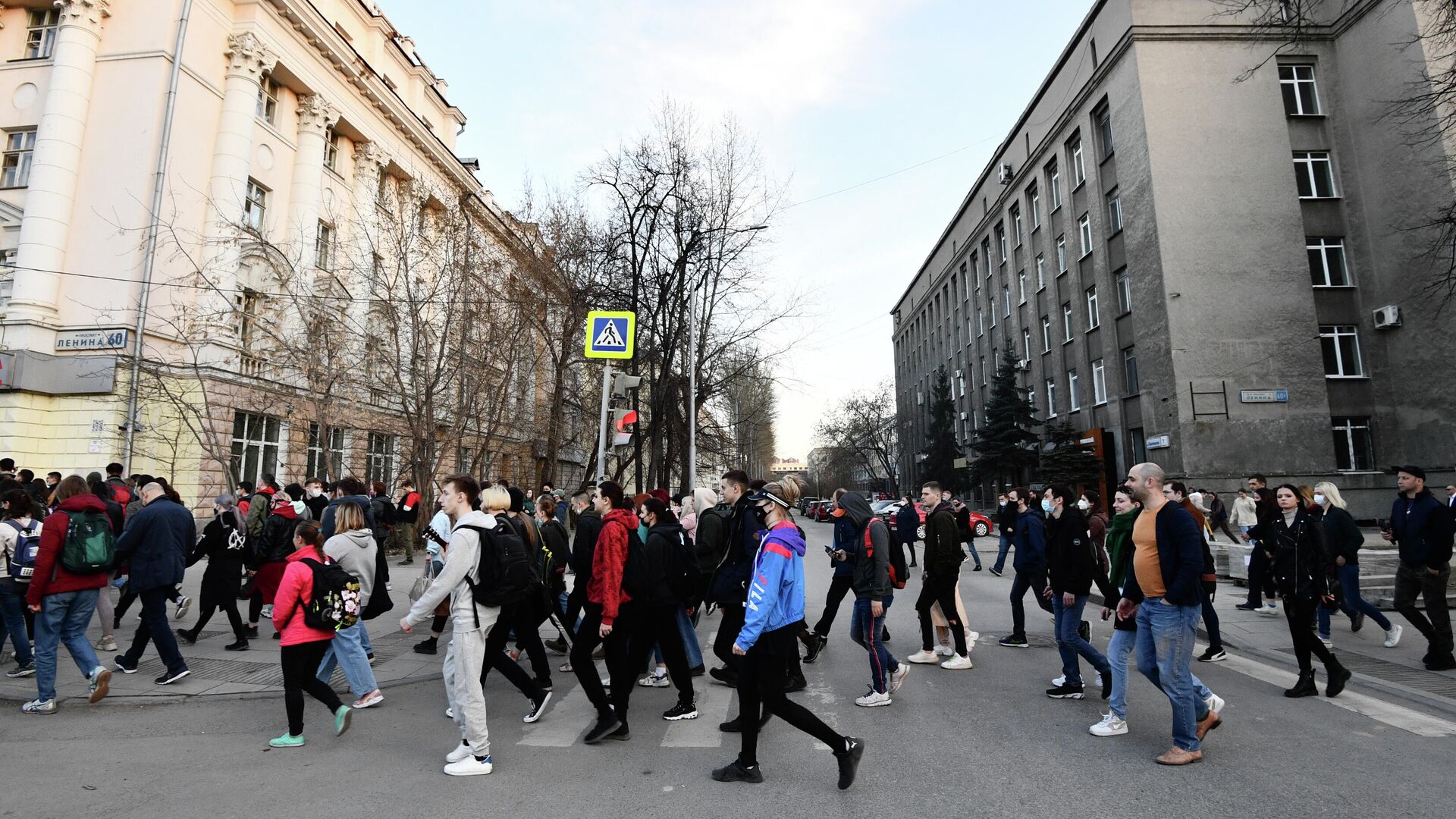 Участники несанкционированной акции в поддержку Алексея Навального в Екатеринбурге - РИА Новости, 1920, 22.04.2021