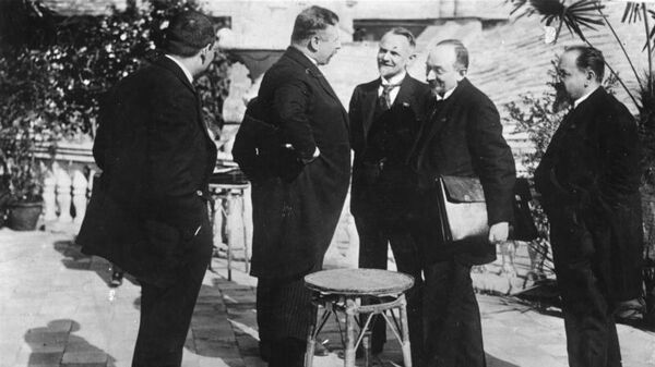 Представители советской и немецкой сторон в Рапалло, 1 апреля 1922 года