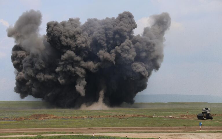 Масштабные учения войск Южного военного округа и ВДВ на полигоне Опук в Крыму