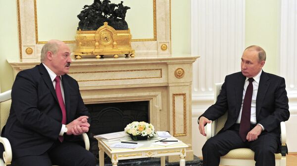 Президент РФ Владимир Путин и президент Белоруссии Александр Лукашенко во время встречи