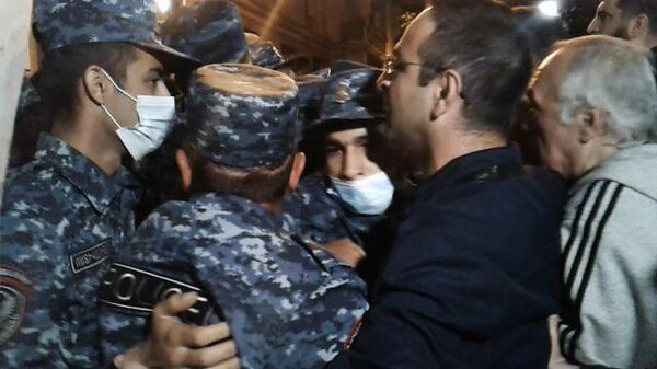 Протесты в Ереване: стычки с полицией усиливаются