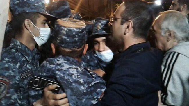 Протесты в Ереване: стычки с полицией усиливаются