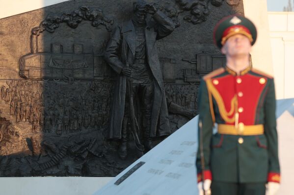Торжественная церемония открытия памятника в честь 100-летия окончания Гражданской войны в Севастополе