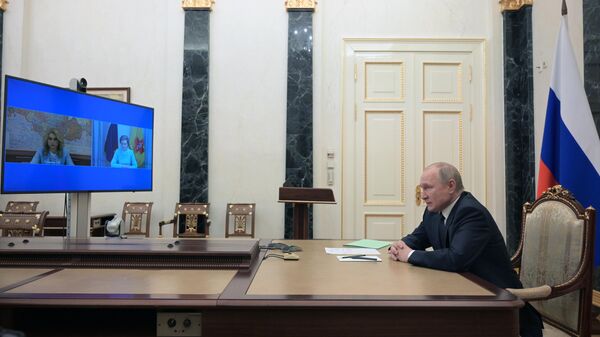 Президент РФ Владимир Путин во время встречи в режиме видеоконференции с Татьяной Голиковой и Анной Поповой