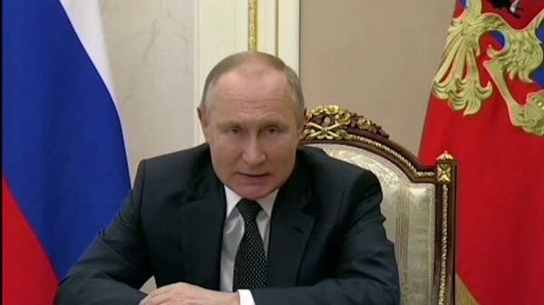 Путин пообещал подписать указ о непрерывных майских праздниках