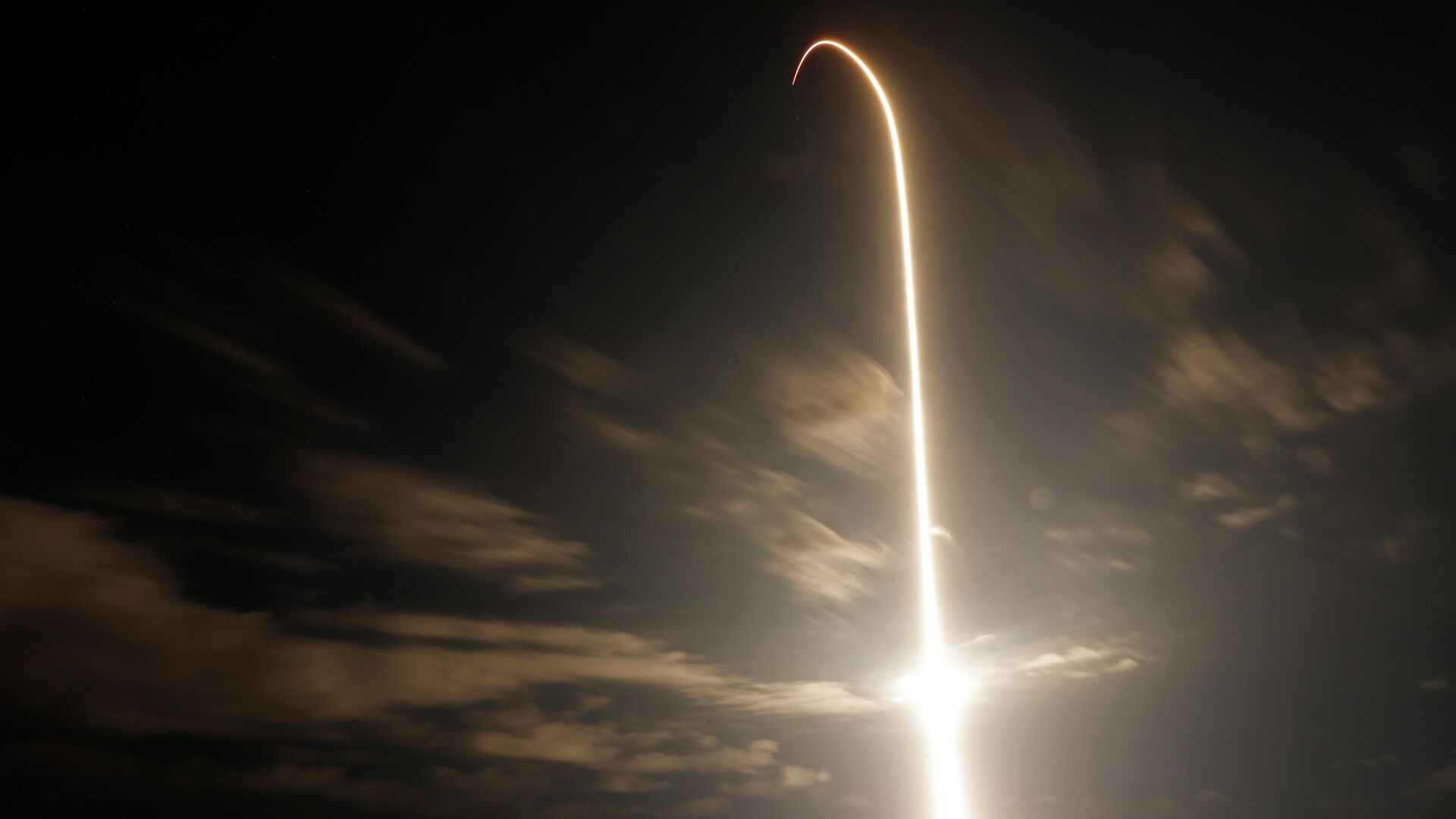 SpaceX запустила Falcon 9, которая вывела на орбиту спутники Starlink