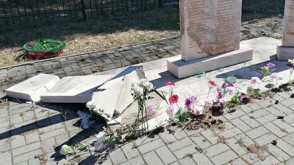 Памятник героям Великой Отечественной войны разгромили в деревне Поросино под Томском