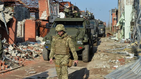 Военнослужащие Вооруженных сил Украины на линии соприкосновения в Широкино Донецкой области