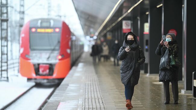  Пассажиры на одной из станций Московского центрального диаметра