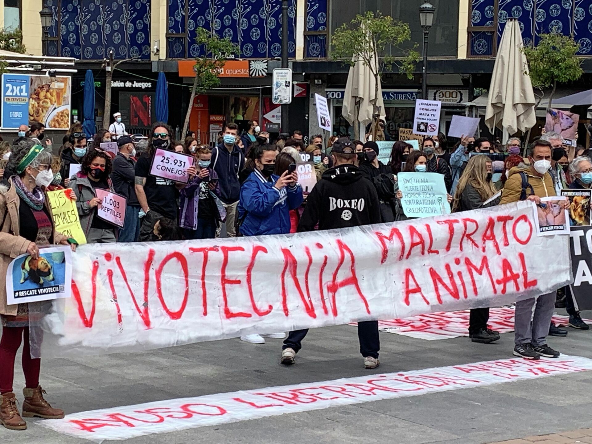 Акция протеста в Мадриде против использования животных в лабораторных исследованиях  - РИА Новости, 1920, 24.04.2021