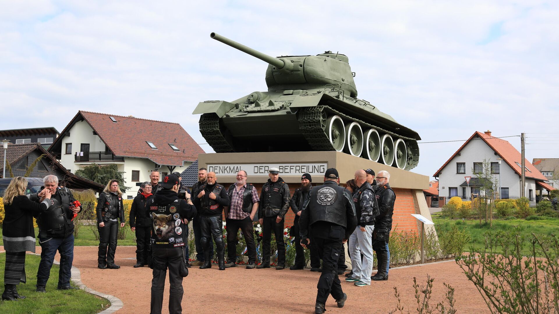 В немецких городах Торгау и Байльроде в воскресенье отметили 76-годовщину встречи на Эльбе - РИА Новости, 1920, 25.04.2021