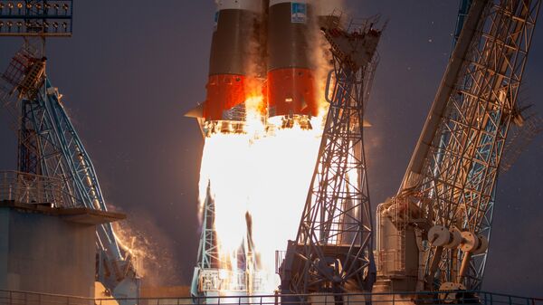 Пуск ракеты Союз-2 с 36 британскими спутниками связи с космодрома Восточный