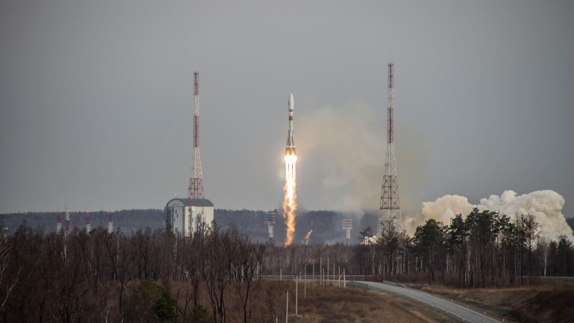 Пуск ракеты Союз-2 с 36 британскими спутниками связи с космодрома Восточный - РИА Новости, 1920, 29.05.2021