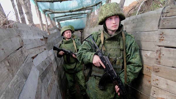 Бойцы Народной милиции ДНР на западной окраине Донецка на линии соприкосновения