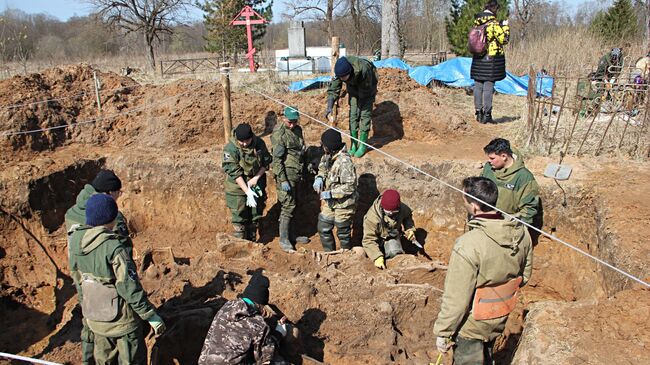 Раскоп. Братская могила безымянных солдат