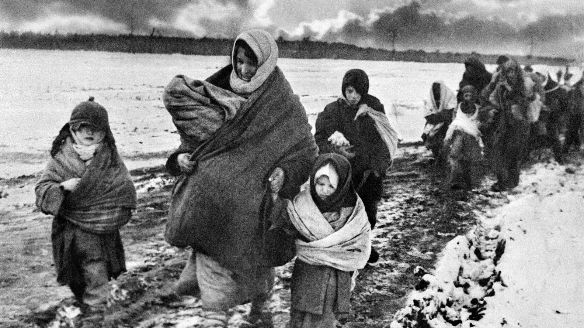 Советские женщины и дети возвращаются домой - РИА Новости, 1920, 09.05.2022