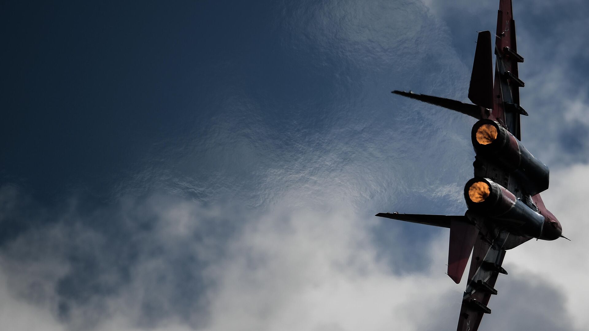 Истребитель МиГ-29 пилотажной группы Стрижи выполняет демонстрационный полет в рамках Международного форума Армия-2020 на аэродроме Кубинка в Подмосковье - РИА Новости, 1920, 06.05.2021