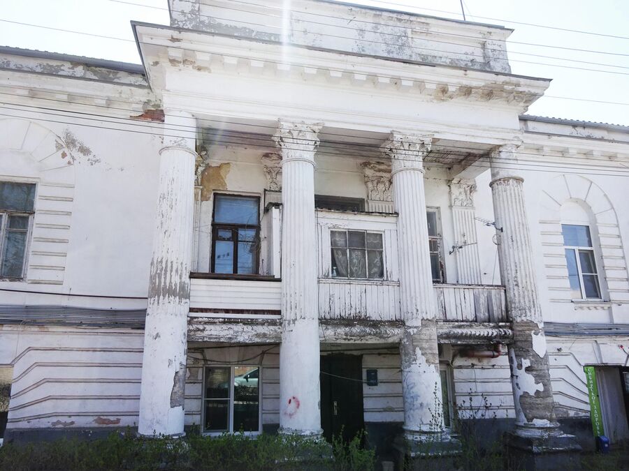Дом Хрисанфа Кирсанова возведен в 1820-е годы в стиле классицизм