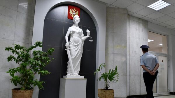 Статуя Фемиды в здании суда